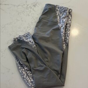 Old Navy Gray and White Patterned Leggings